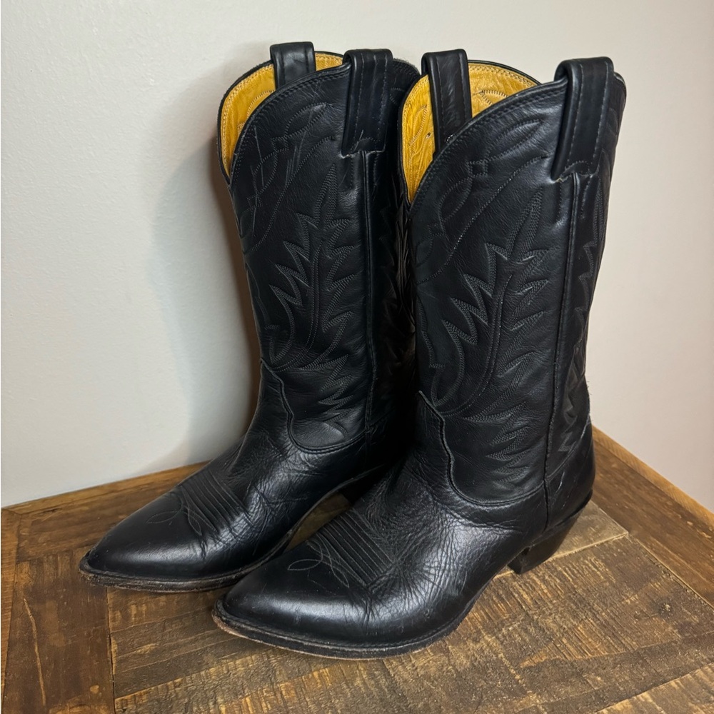 Black Cowgirl boots great for line dancing.